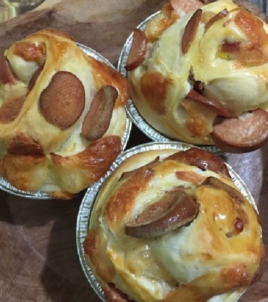 Boccioli di brioche gustosi würstel e scamorza