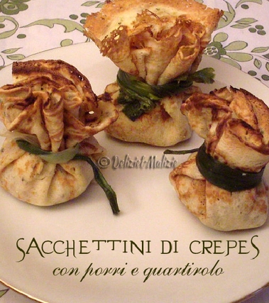 Sacchettini di crepes con porri e quartirolo