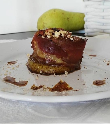 Arista con pere in salsa di soia e mandorle