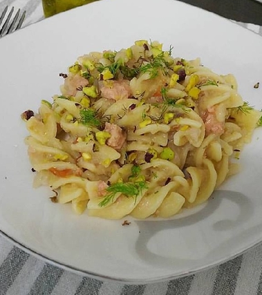 Eliche cremose ai finocchi e salmone