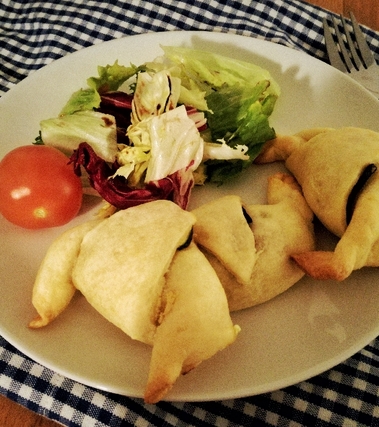 Cornetti salati con zucchine ricotta e curry