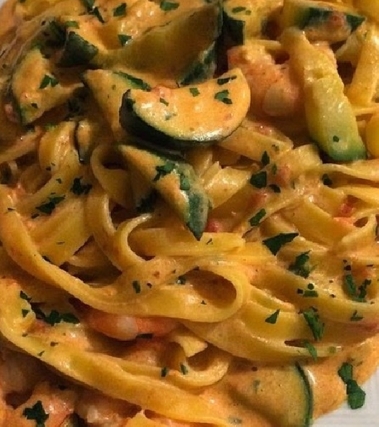 Tagliatelle con zucchine e gamberetti
