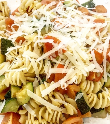 Fusilli ai colori di primavera