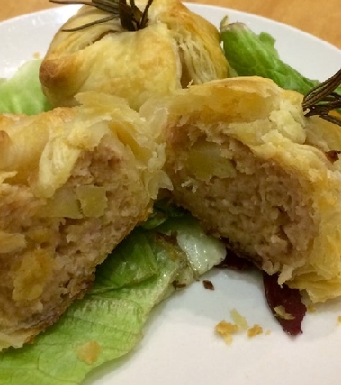 Fagottino di sfoglia con carne di pollo e patate