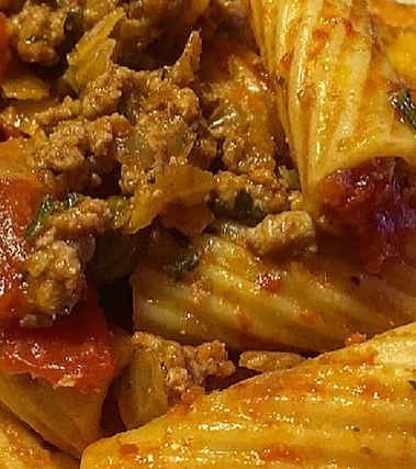 Tortiglioni al ragù con paprika e cumino