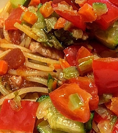 Spaghetti all'amatriciana con verdure