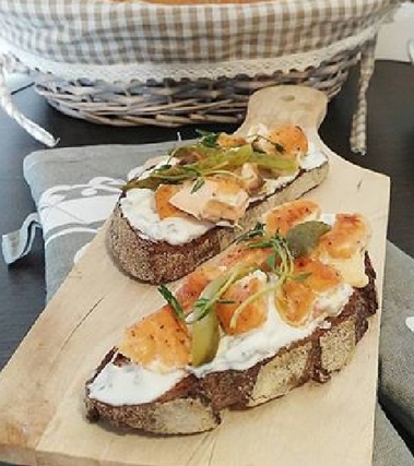 Bruschetta al salmone