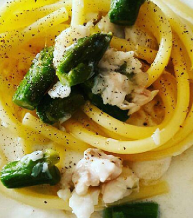 Bucatini con merluzzo, asparagi e mozzarella di bufala