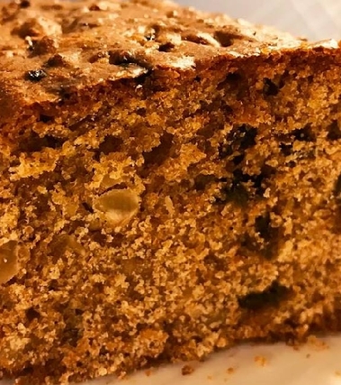 Plumcake integrale con nocciole e prugne secche