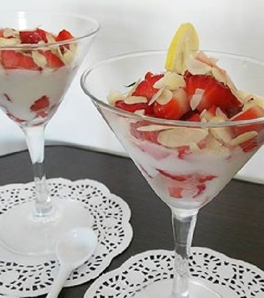 Crema al latte di mandorla e yogurt al limone