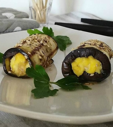 Cannoli di uova strapazzate