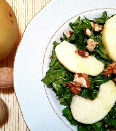 Insalata di spinaci, mela e noci alla senape