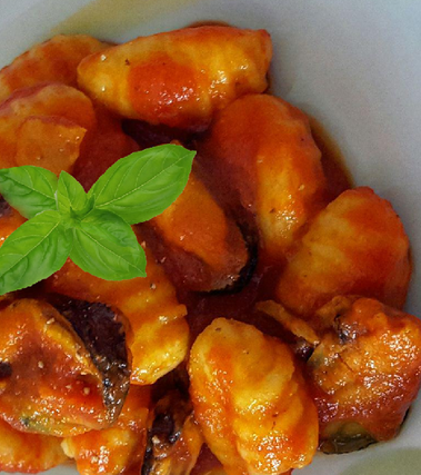Gnocchi di patate con cozze e zafferano