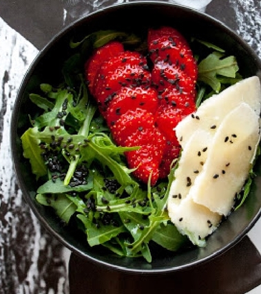 Insalata di rucola e fragole