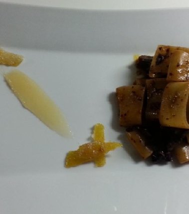 Calamarata con broccoli e scorze di limone candite