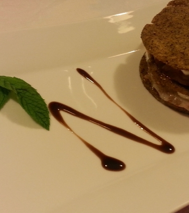 Millefoglie di polenta fritta con pesto di fave