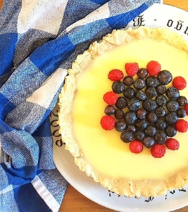 Crostata di quinoa e avena con panna cotta