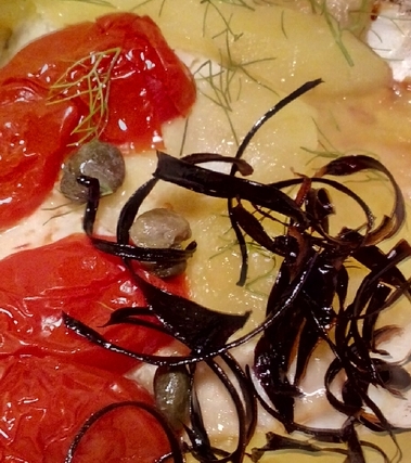 Branzino al cartoccio dal sapore mediterraneo