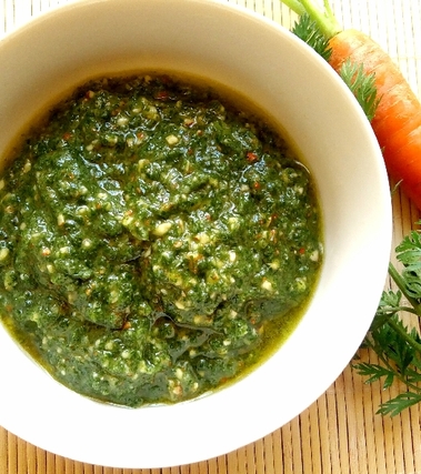Pesto di foglie di carota