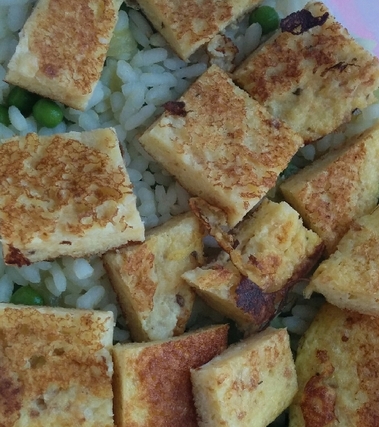 Riso e curry con frittata soffiata