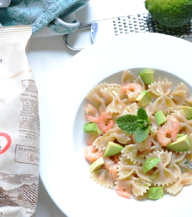 Farfalle avocado e gamberetti