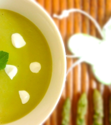 Vellutata di asparagi e robiola