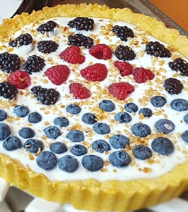 Crostata di farro con crema allo yogurt e sorpresa