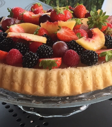 Crostata morbida con crema all'acqua e frutta