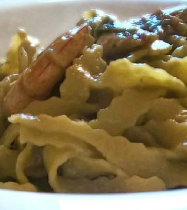 Tagliatelle con crema di carciofi e gamberi