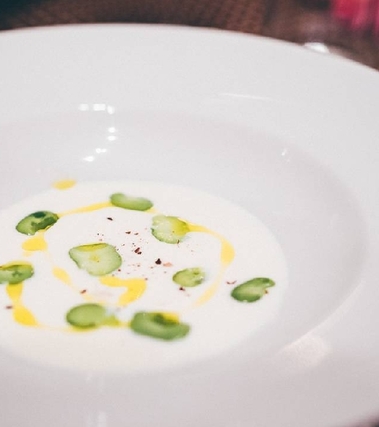 Crema di cacio, fave e pepe