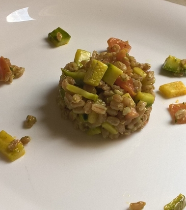Insalata di farro pesto e zucchine