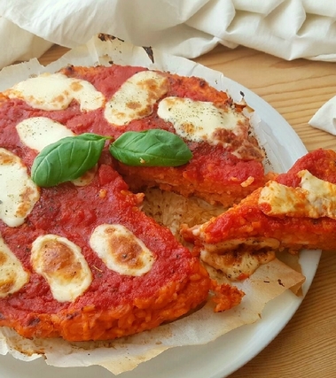 Pizza di riso al prosciutto e formaggio