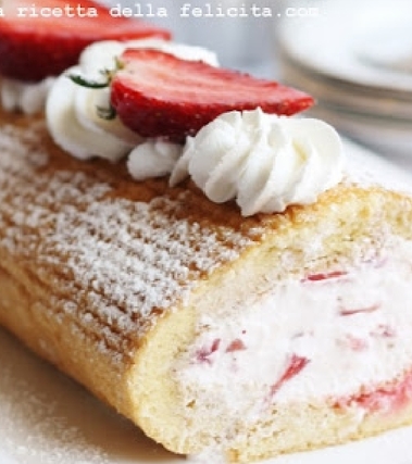 Rotolo alle fragole con crema alla ricotta