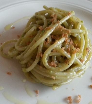 Spaghetti al pesto di pistacchio e bottarga