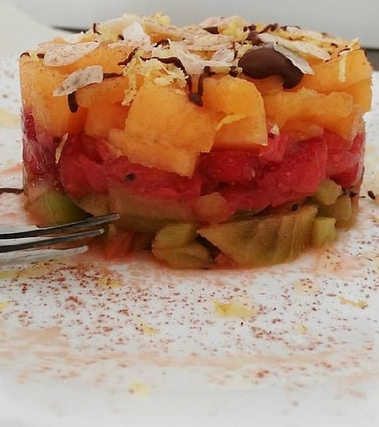 Tartara di frutta fresca alle mandorle e miele