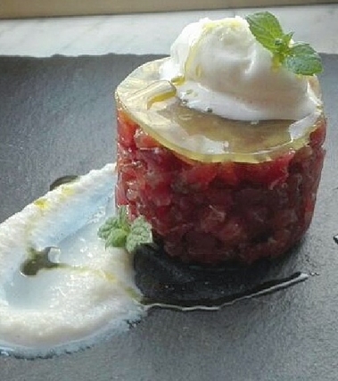 Tartare marinata di tonno e tzatziki
