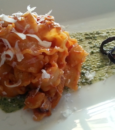 Reginette alla norma su crema di basilico