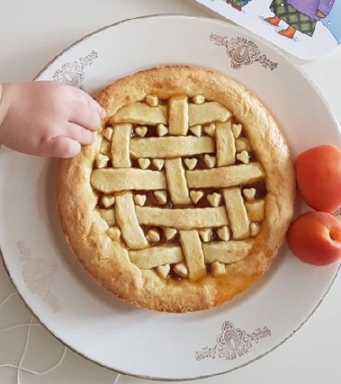 Crostata crema di ricotta e marmellata di pesche