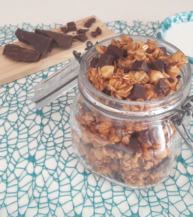 Muesli con nocciole e cioccolato