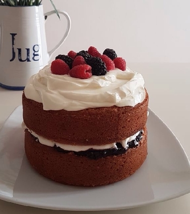 Sponge cake con frutti di bosco e mascarpone