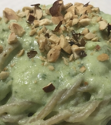 Spaghetti in crema di zucchine, ricotta e nocciole