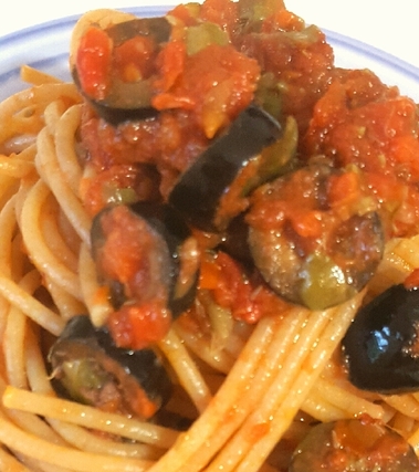 Spaghetti integrali alla puttanesca