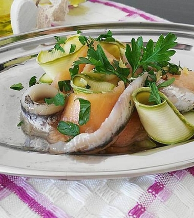 Carpaccio di melone, zucchine ed alici marinate