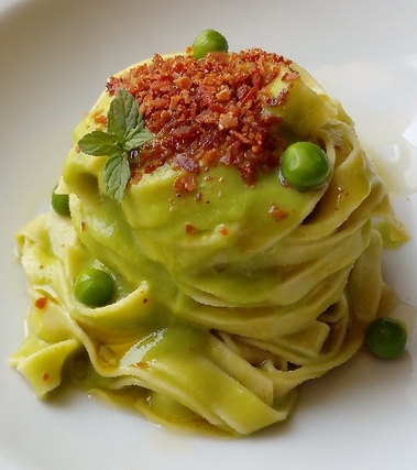 Tagliatelle, piselli, prosciutto e lime