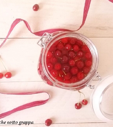 Ciliegine selvatiche sotto grappa