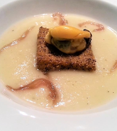 Vellutata di finocchio con polenta fritta e cozze