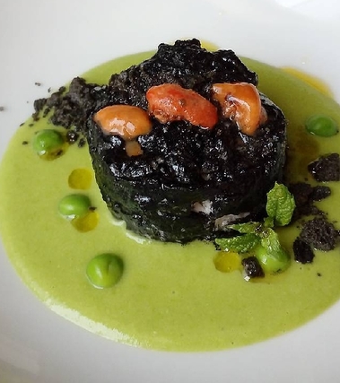 Terrina di seppie, piselli e ricci di mare