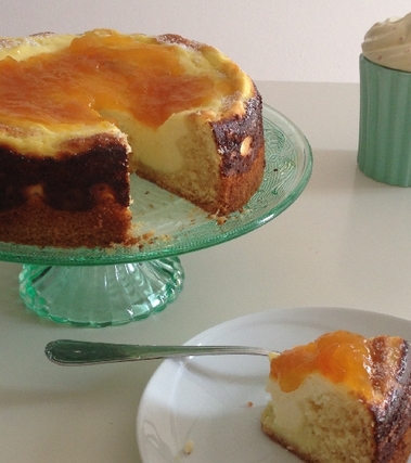 Torta con crema di ricotta e marmellata