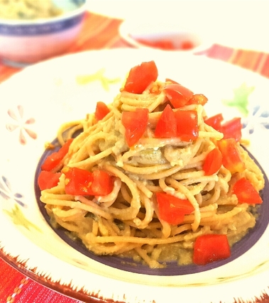 Spaghetti integrali con pesto di melanzane