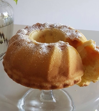 Kugelhupf con marmellata di albicocche